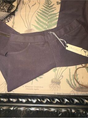 NWT Mod-O-Doc Stretch Jeggings in Smoke with Zippered Ankles Size S